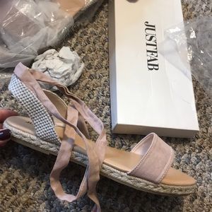 Flat sandals, June bloom